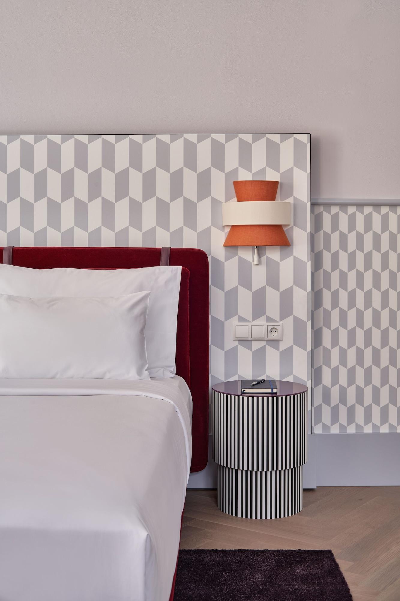 Falkensteiner Boutique Hotel براغ المظهر الخارجي الصورة A wall light