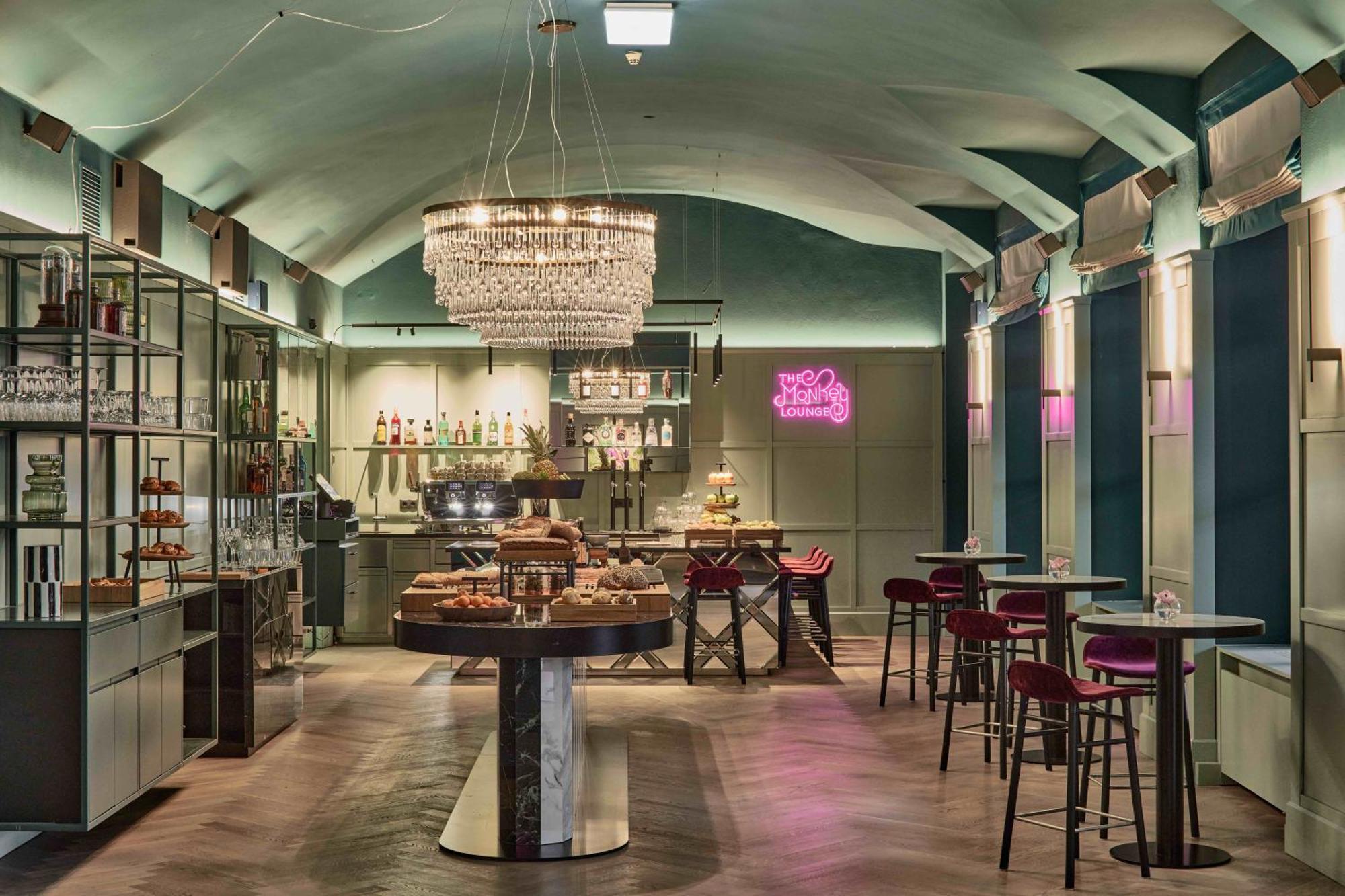 Falkensteiner Boutique Hotel براغ المظهر الخارجي الصورة The interior of the bar